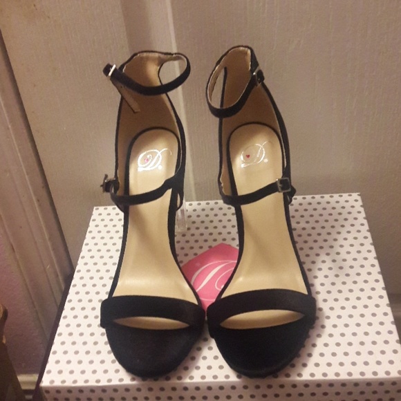 👠NIB👠 Black Velvet peep toe heels - Picture 4 of 4